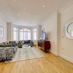 Bright Three Bedroom Apartment in Hammersmith - 37