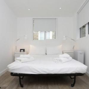 Simple & Modern Studio in Clapham