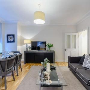 Modern Three Bedroom Apartment in Hammersmith