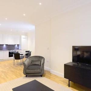 Modern & Bright Three Bed Apartment in Hammersmith