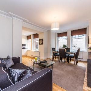 Modern Three Bedroom Apartment in Hammersmith