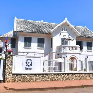 MONSANE VILLA (Centrally located opposite the night market)