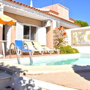 Stylish and well-equipped private pool close to amenities free AC and Wifi