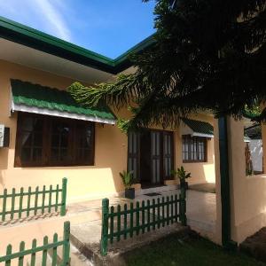 The Loris Manor