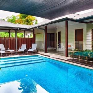 11 Sand - Luxury 5 Bedroom Home across from the Beach