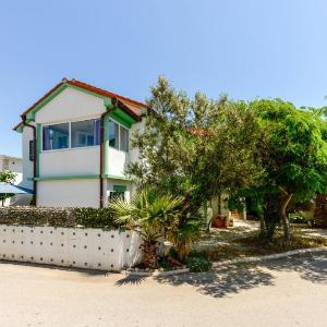 Apartments by the sea Vir - 22208