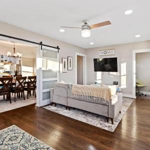 Chic & Spacious Fully Equipped 2BD Apt W/Parking