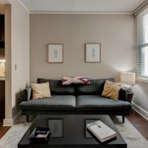 Comfy DT 1BR with Gym & Pool by Zencity