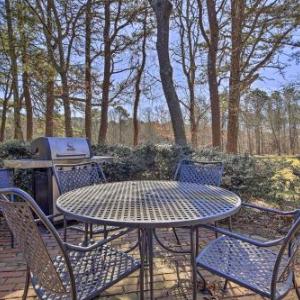 Quaint Cape Cod Condo with Grill 1 Mi to Beach