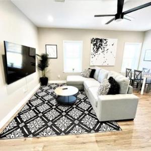 The loft at Park Place - 3rd floor walk up King and Queen beds fast WIFI and free coffee