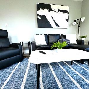 Modern Cozy walk up with King Bed