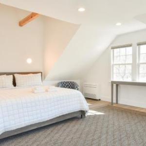 133 Renovated East End Condo with Beach Access Private Patio and Roof Deck with Water Views