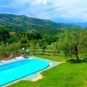 House with 2 bedrooms in Serravalle Pistoiese with wonderful mountain view shared pool enclosed garden 50 km from the beach