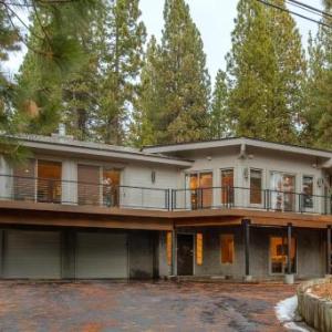 Ponderosa by AvantStay - Secluded Cabin Across from Burnt Cedar Beach