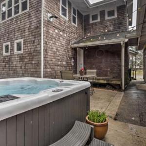 Rockaway Beach Home with Hot Tub 4 Blocks to Beach!