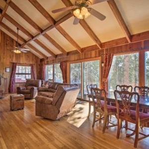 Cozy Home with Hot Tub and Views Near Pikes Peak!