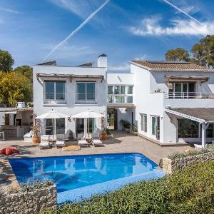 Villa Aldaba by Abahana Villas