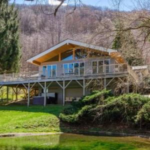 Smoky Mountain Escape with Hot Tub and Game Room!