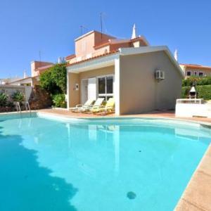 Stylish and well-equipped private pool close to amenities free AC Wifi