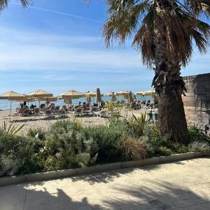 Henry’s beach apartment