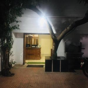 HOTEL NEW  WHITE  RESIDENCY