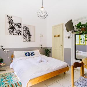 Sunny Clean & PRIVATE studio // 2min to the BEACH