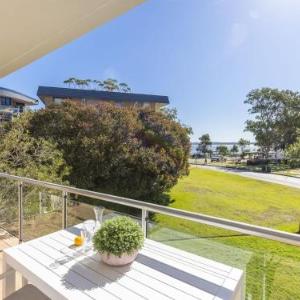 Villa Ellisa 4 beautiful unit with beautiful water views at Little Beach