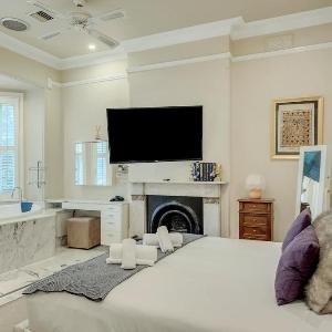 Mesmerising 3BR Home - Cinema Room & Spa Bath