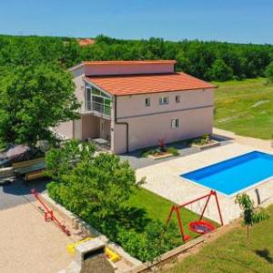 Six-Bedroom Holiday Home in Vinjani Gornji