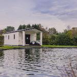 Cozy chalet on a pond at the edge of the forest Rijssen