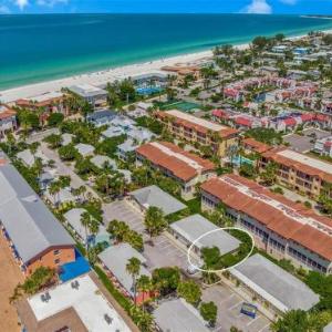 Tradewinds Cottage Completely Renovated Easy Beach & Pool Access