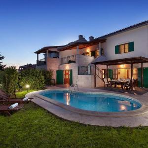 Modern villa DaneHvar town 80 m from the beach