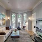 A Fabulous Washington DC 2BR2.5BA Victorian Row Bi-Level Apartment 4 Guests
