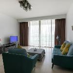A Chic & Comfy 3BR EmbassyView Suite FREE Parking Kuala Lumpur 