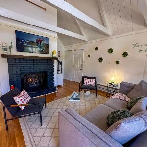 Updated 3 BDR Gas Fire Place BBQ