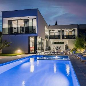 Modern Villa Miaa -32 m2 pool 4 en-suite bedrooms