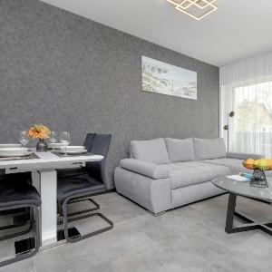Modern Apartment Close to the Beach in Gdańsk by Noclegi Renters