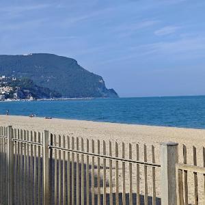 L01 - Trilocale fronte mare con spiaggia privata