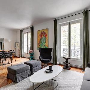 Eiffel Tower & Champ de Mars - 2BR - CityApartmentStay