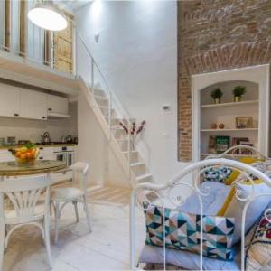 GuestHost - University Loft Apartment
