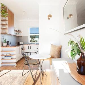 Sun-filled North Bondi Apartment moments to beach