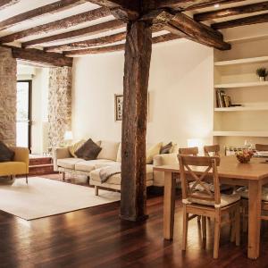 Spacious Central and Authentic Family Apartment