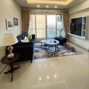 City Escape with Mountain Views 1-Bed Apartment