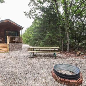 Cabin 10- Cozy Toronto Lake Cabin - Walk to the Water cabin