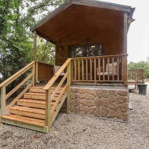#9 Toronto Lake Cabin - Fish Swim Walk to Water