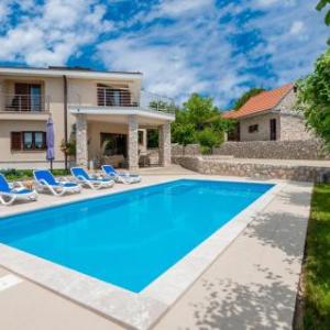 Four-Bedroom Holiday Home in Vinjani Gornji