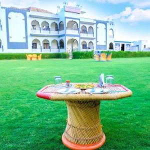 Siddarth Resort - Mountain View with Pool