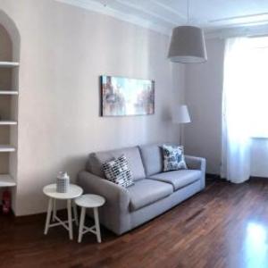 Charming new & bright apt in the heart of Milan