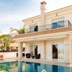 Villa Oceania - Beachfront