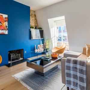 Striking 2 Bed With Roof Terrace a short walk from Oxford Street